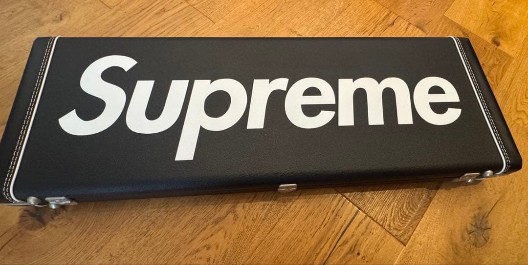 Supreme ストラトキャスタータイプ エレキギター