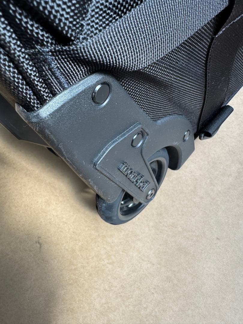 モンベル　ウィーリーダッフル80