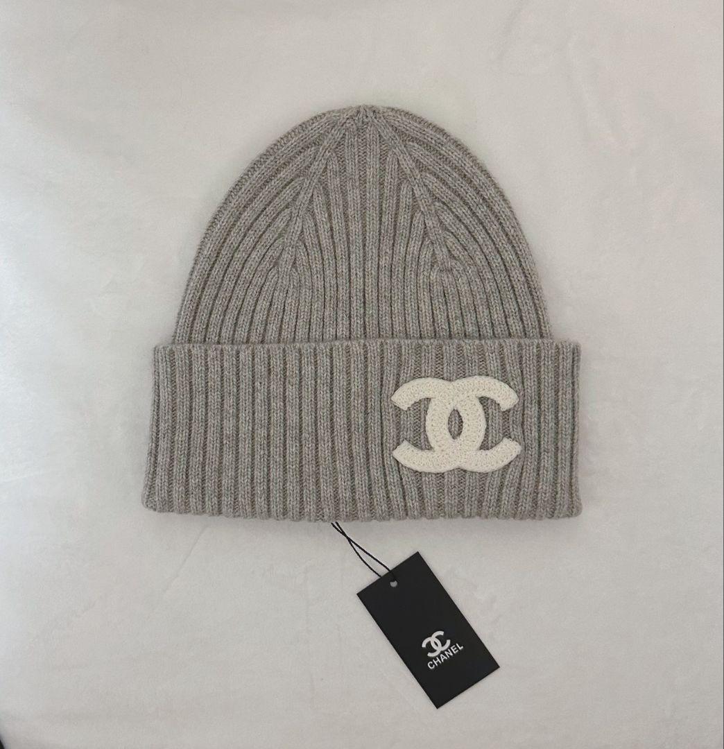 CHANEL グレー ニット帽 CCロゴ付き新品