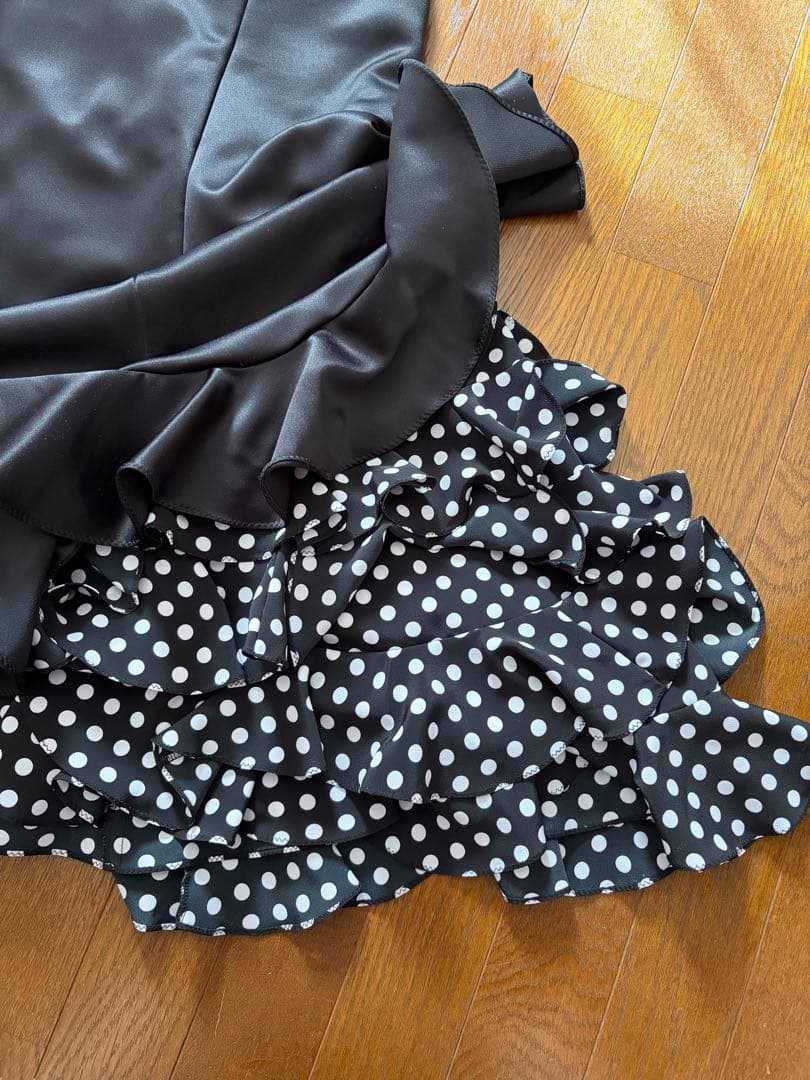 フラメンコドレス 黒と白の水玉模様