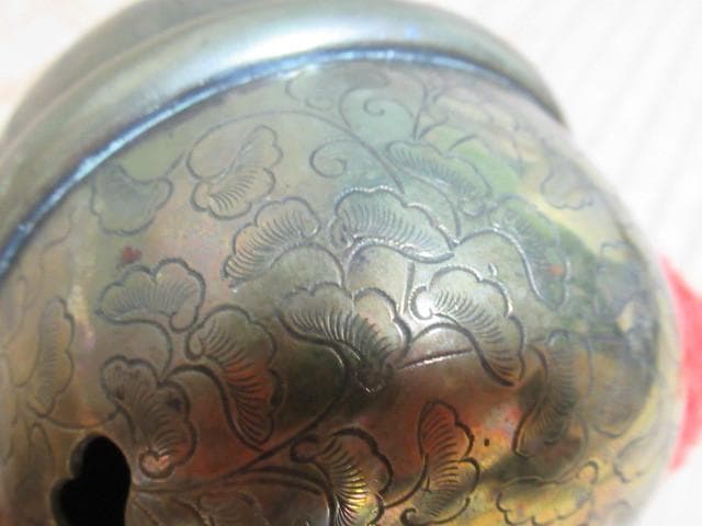 美品 '60年代◆真鍮製 松模様 彫金 大きな鈴 高さ約12、中央直径約10ｃｍ