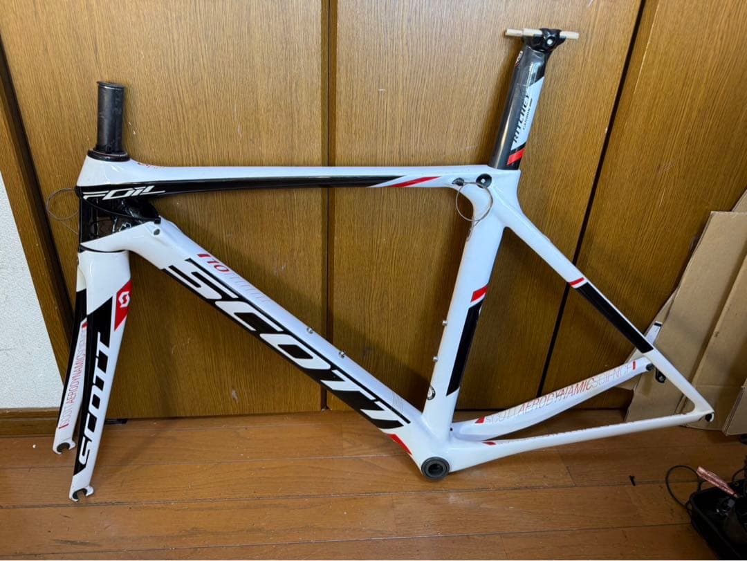 SCOTT FOIL10 フルカーボン　エアロロードバイク
