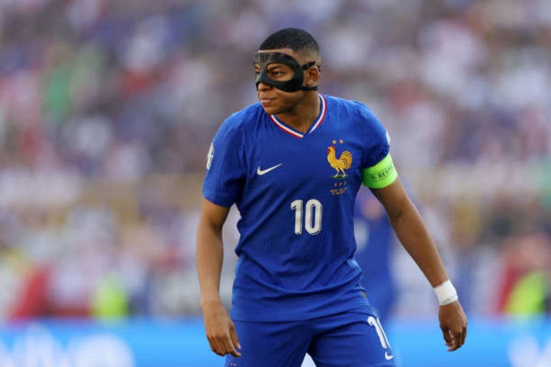 ムバッペ　ユニフォーム　フランス代表　オーセン　ユーロ2024（H）