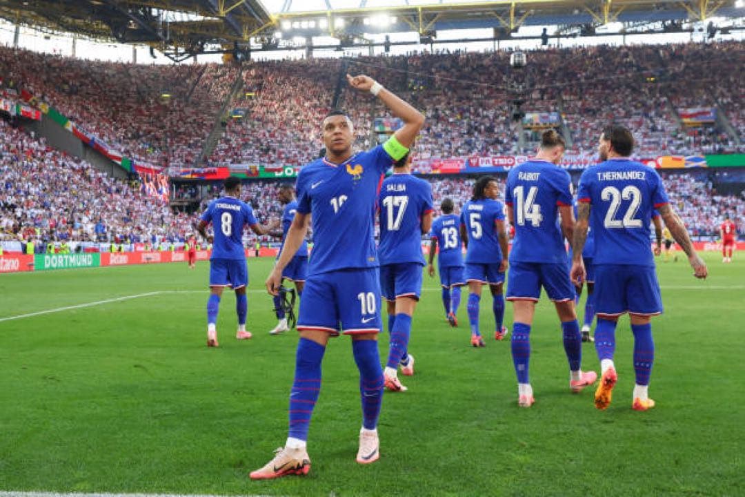 ムバッペ　ユニフォーム　フランス代表　オーセン　ユーロ2024（H）