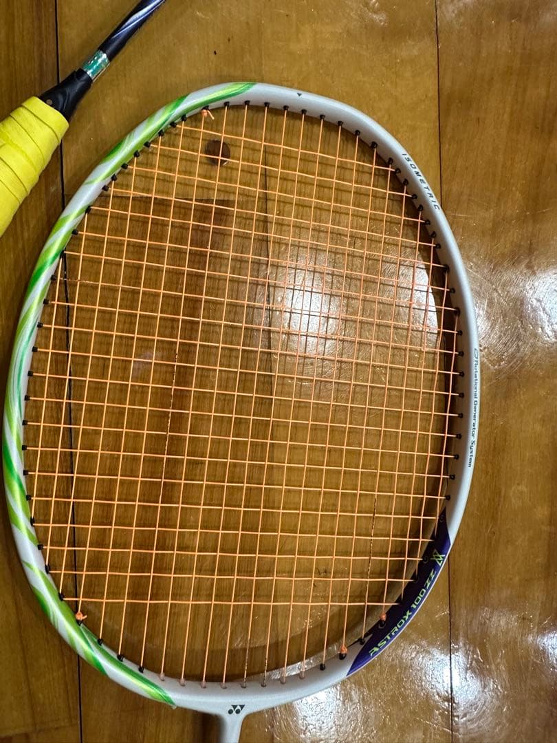 バドミントン　アストロックス100ZZ　 2本セット(ネビーとVA)