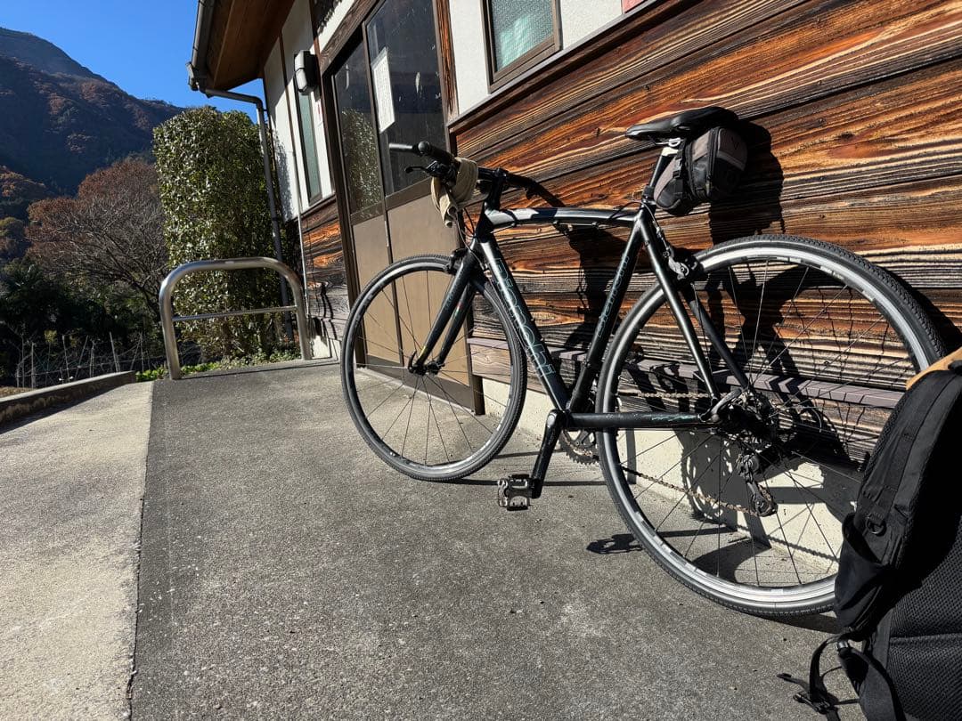 【東京】Bianchi クロスバイク マッドブラック 700c 2×8s