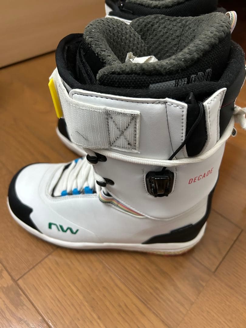 専用【美品】NW DECADE スノーボードブーツ ホワイト