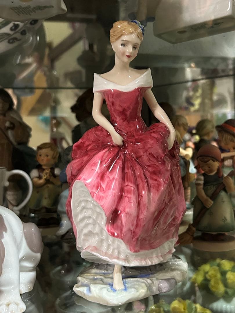 ロイヤルドルトン 人形　置物　オブジェ