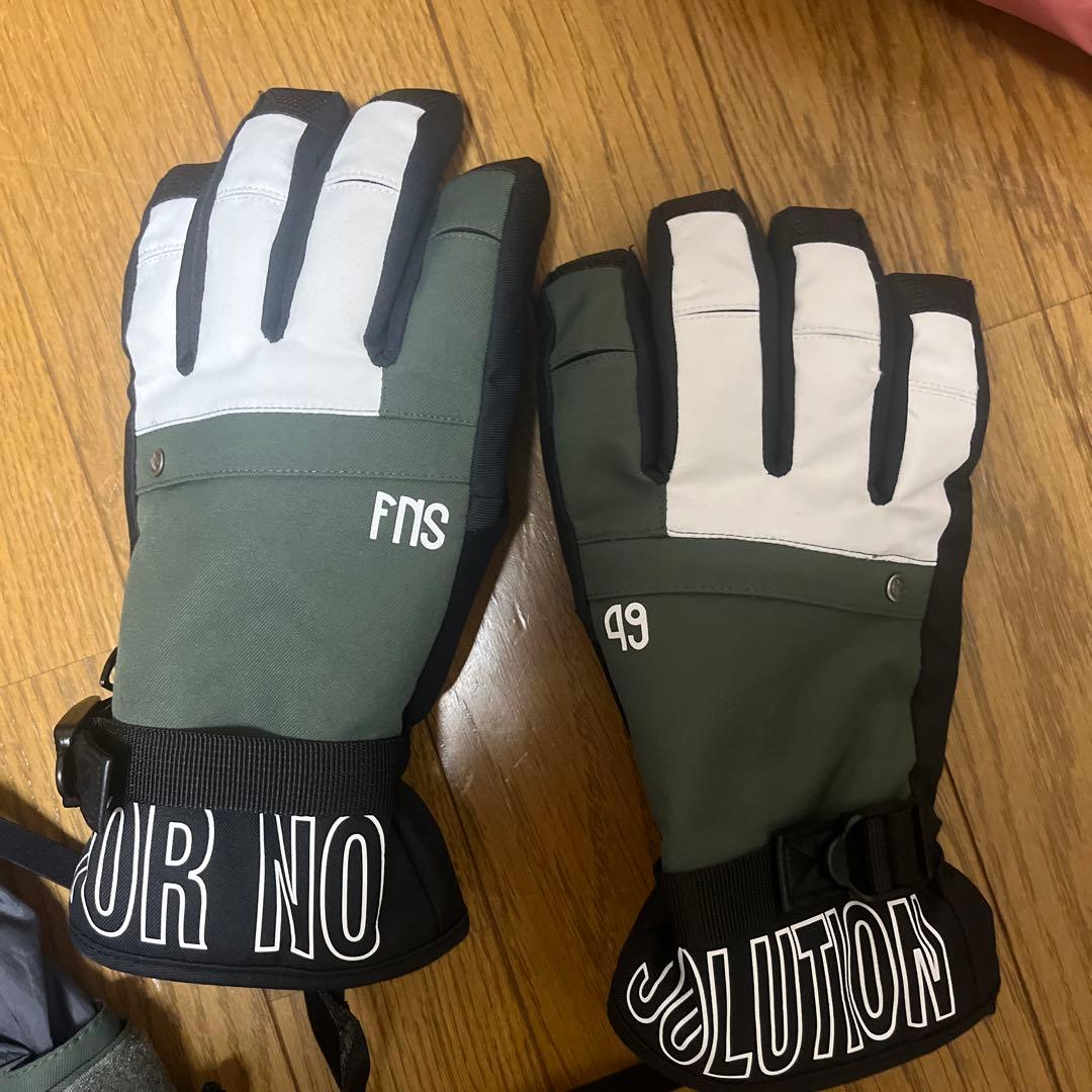 スノーボードウェアセット（ジャケット・パンツ・手袋）