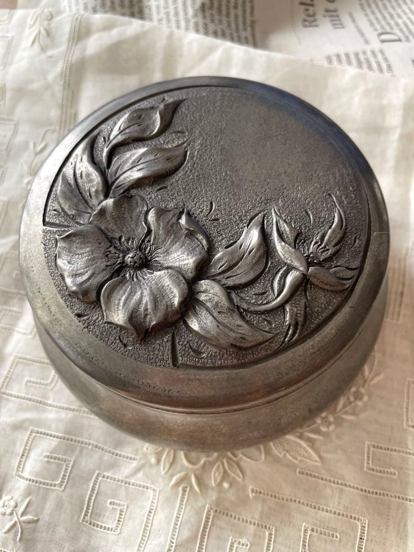フランス　アンティーク　エタン花模様小物入れ