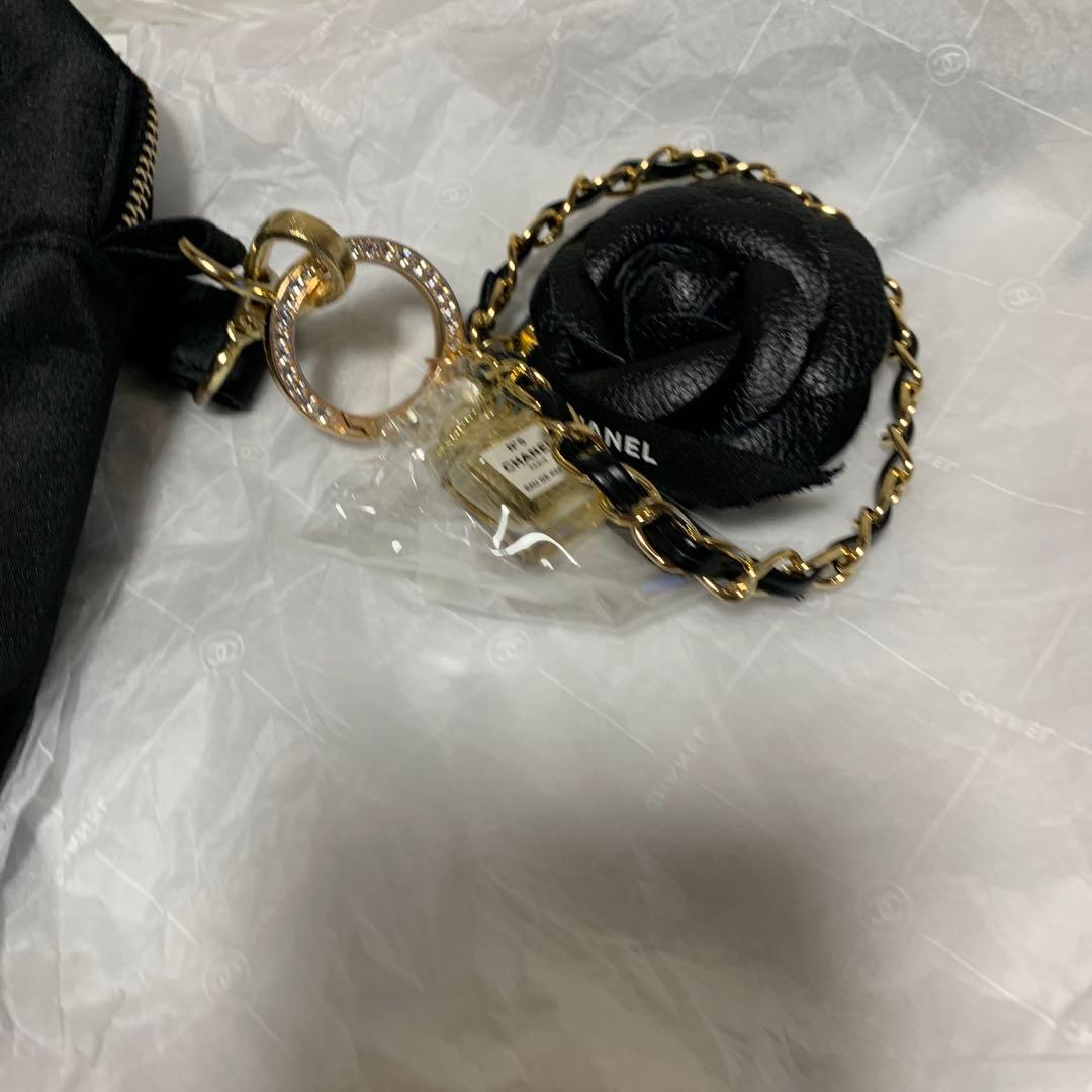 CHANEL ノベルティ　ブラック ショルダーバッグ　斜めがけ