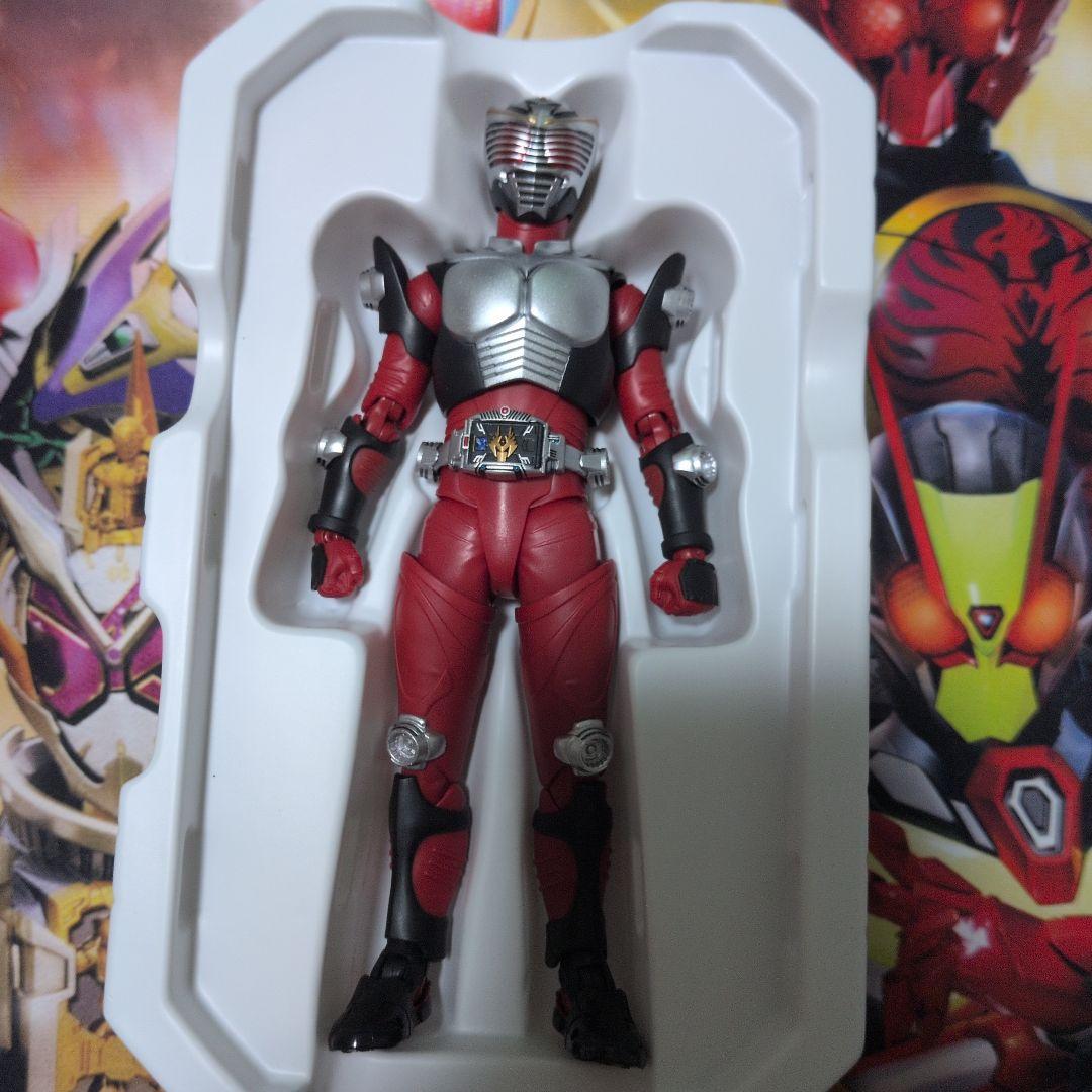 真骨彫　仮面ライダー龍騎