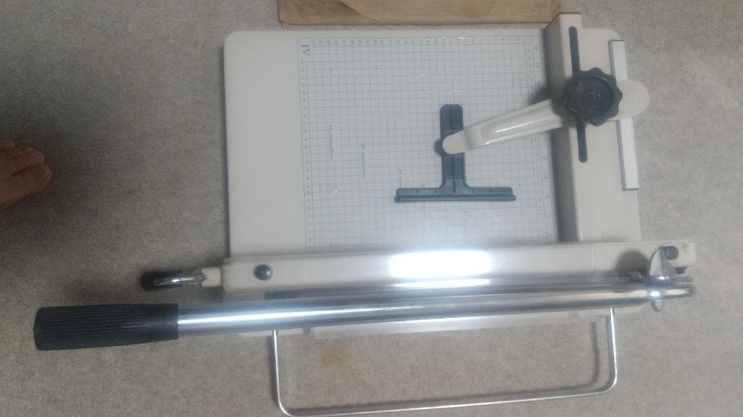 裁断機 A4サイズ 定規付き858A4ペーパーカッター