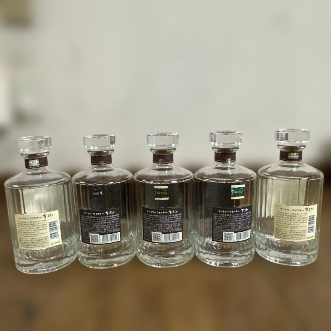 響21年空き瓶と響17年空き瓶