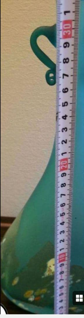 ガラス作家もの石井康治の凛とした中にも華やかさをひめたブルーが映える一品です