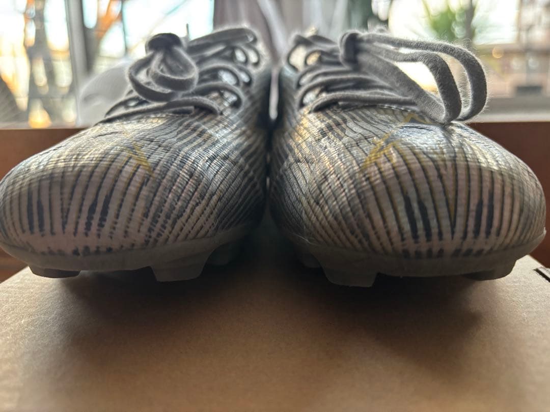 中古品　27.0㎝　MIZUNO アルファ2 Pro サッカースパイクシルバー