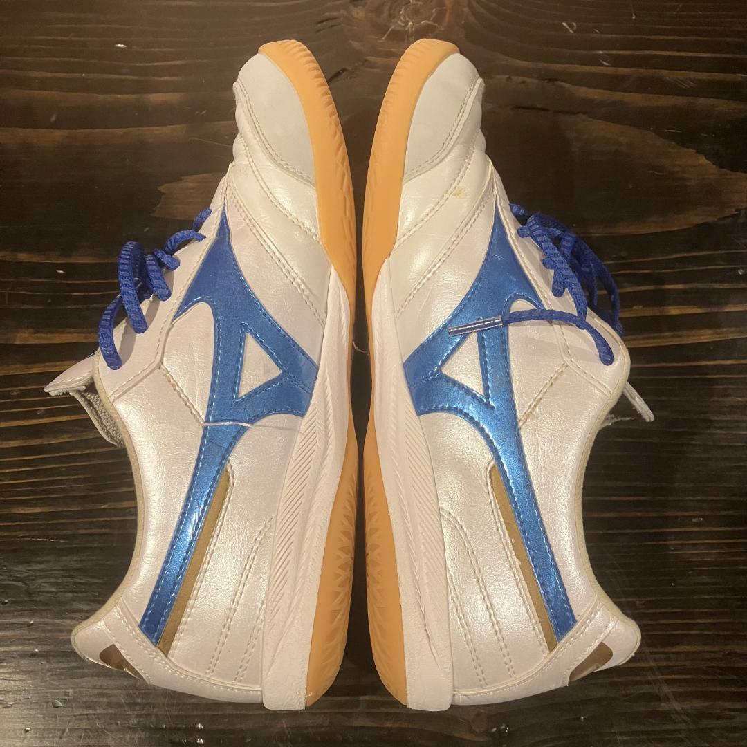MIZUNO　フットサルシューズ　MORELIA　白/水色/ゴールド　26.5