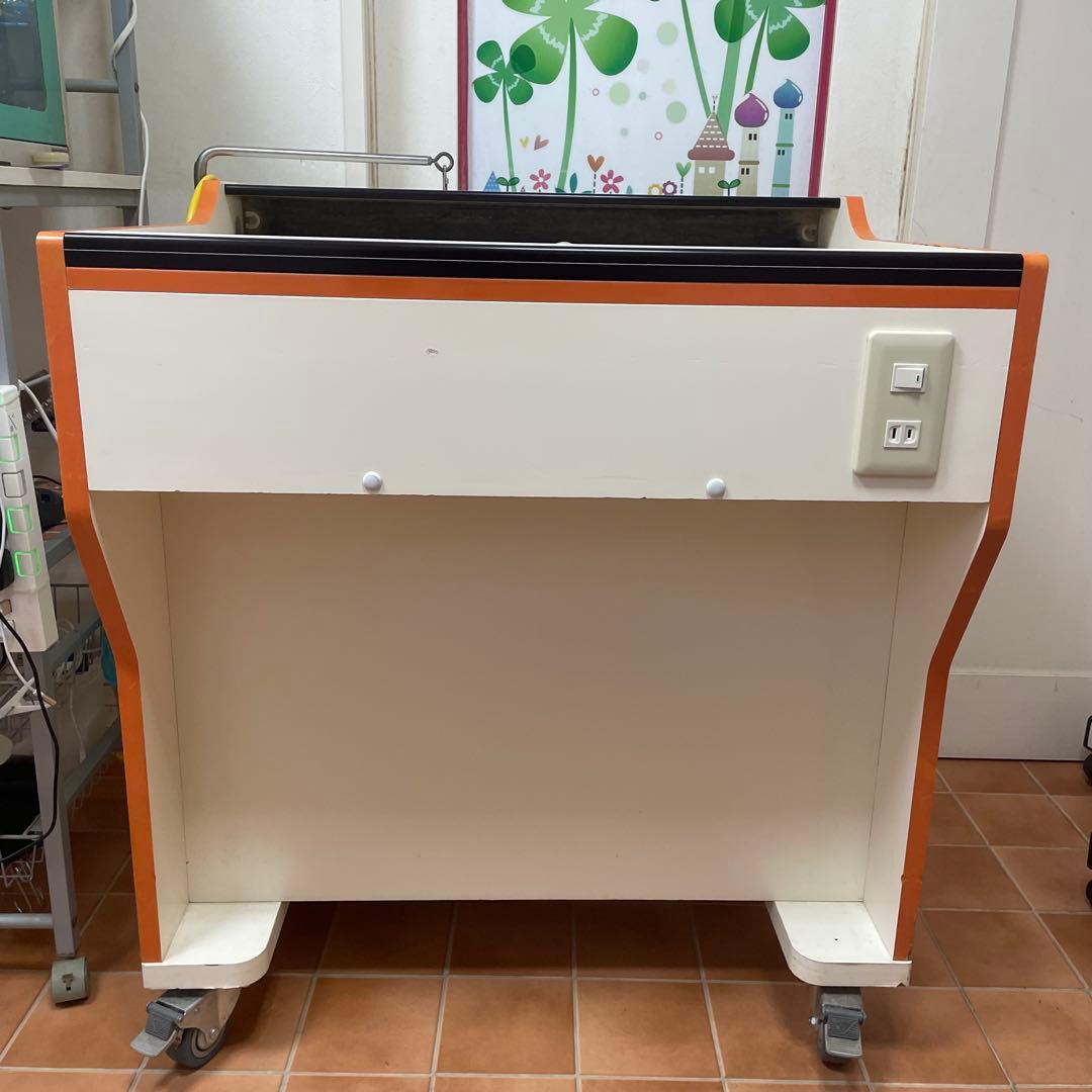 毛を吸い取るトリミングテーブル