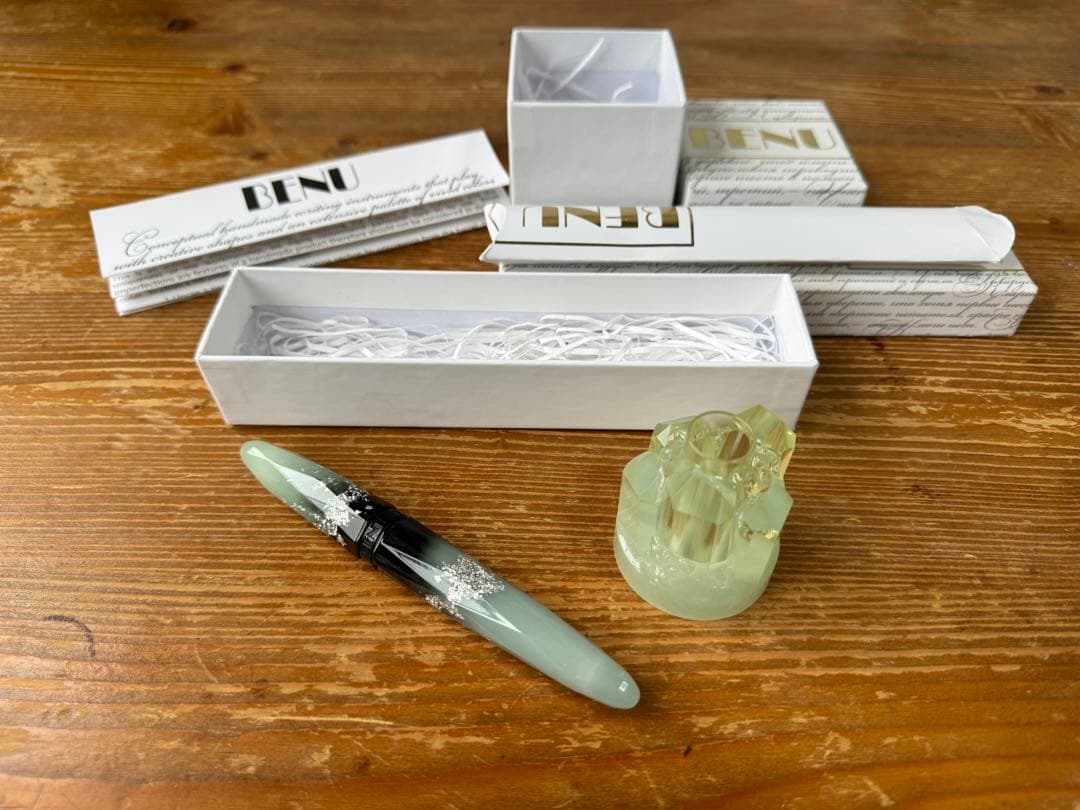 あ*と様 BENU ブリオレット ルミナス 万年筆+スタンドセット