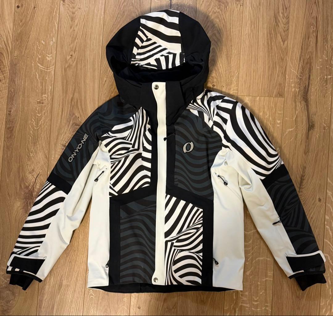 オンヨネ　スキーウェア　ゼブラ柄　上下Sサイズ