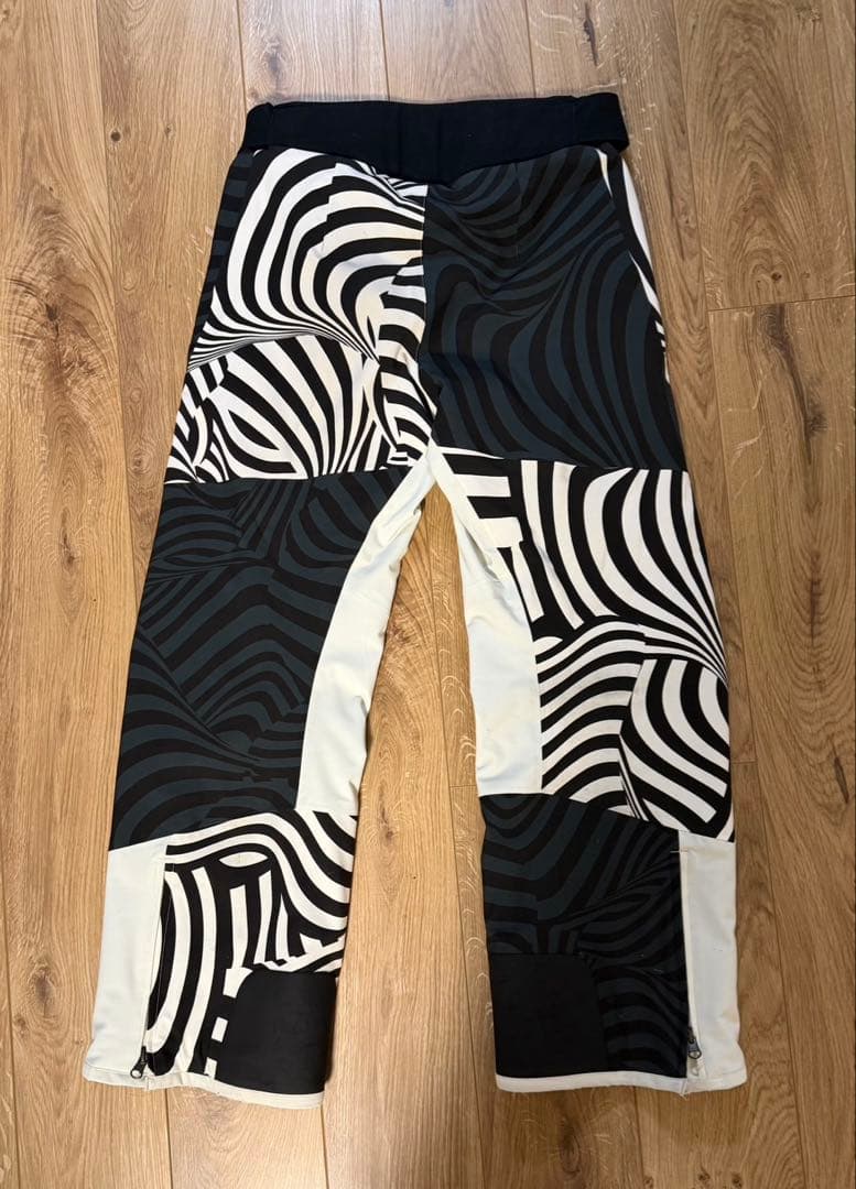 オンヨネ　スキーウェア　ゼブラ柄　上下Sサイズ