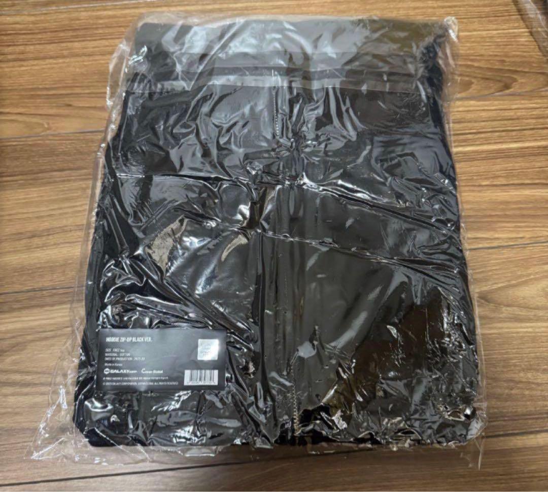 新品 ブラック フーディー Ubermensch