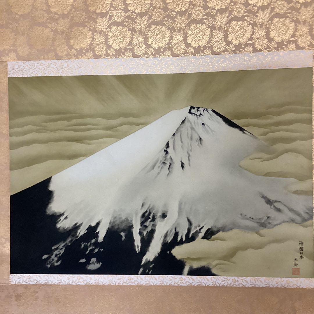 横山大観　限定　絹本掛軸複製画　【　神　國　日　本　】　共箱　　掛軸一幅　193