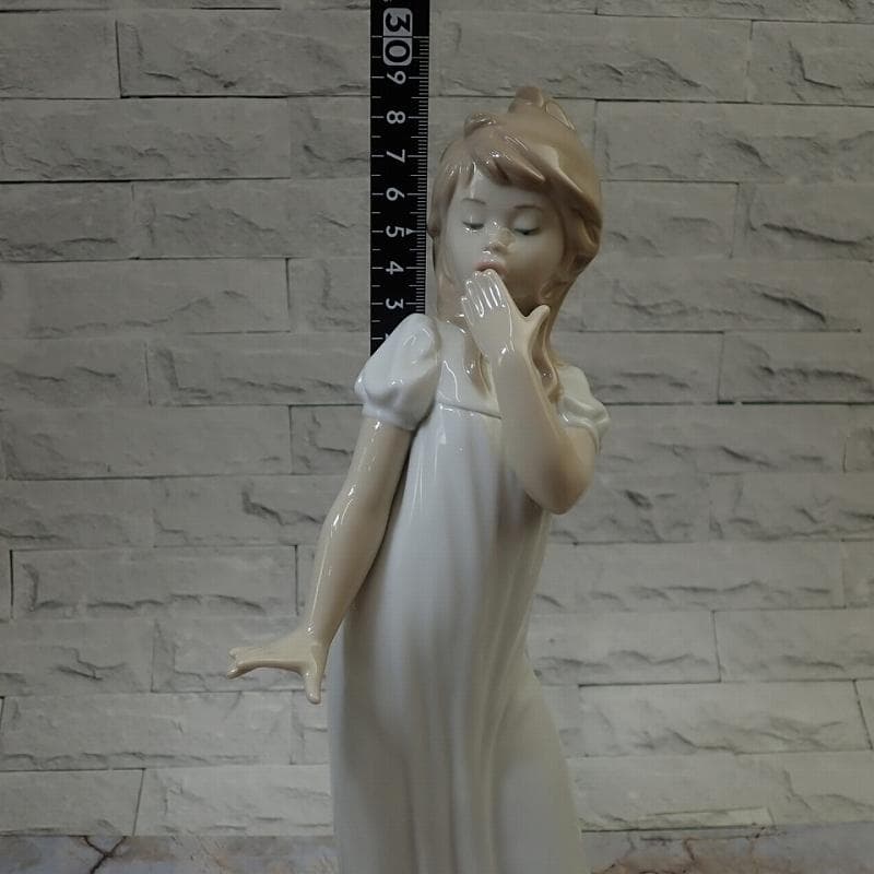 RU-6400 ＮＡＯ フィギュリン あくびをする少女