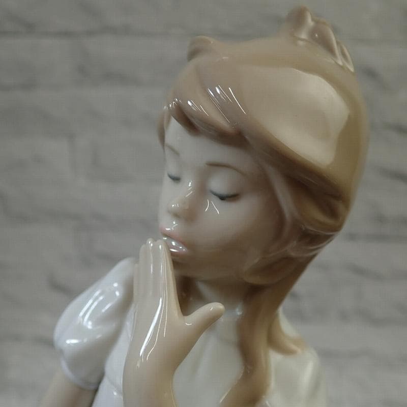 RU-6400 ＮＡＯ フィギュリン あくびをする少女