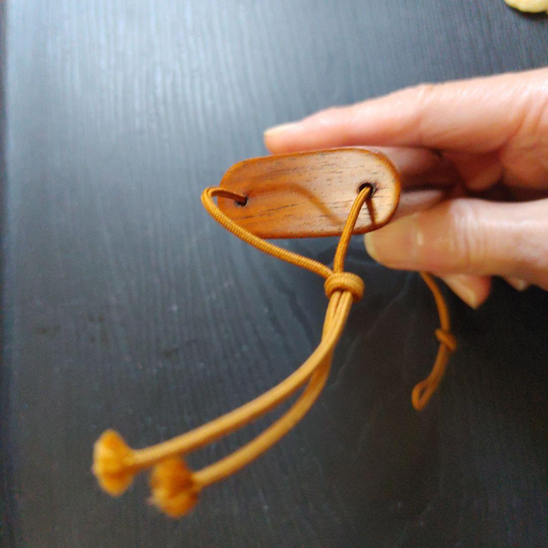 印籠　携帯薬入れ(おそらく紫檀)と　根付け(希少アイボリー)二つ