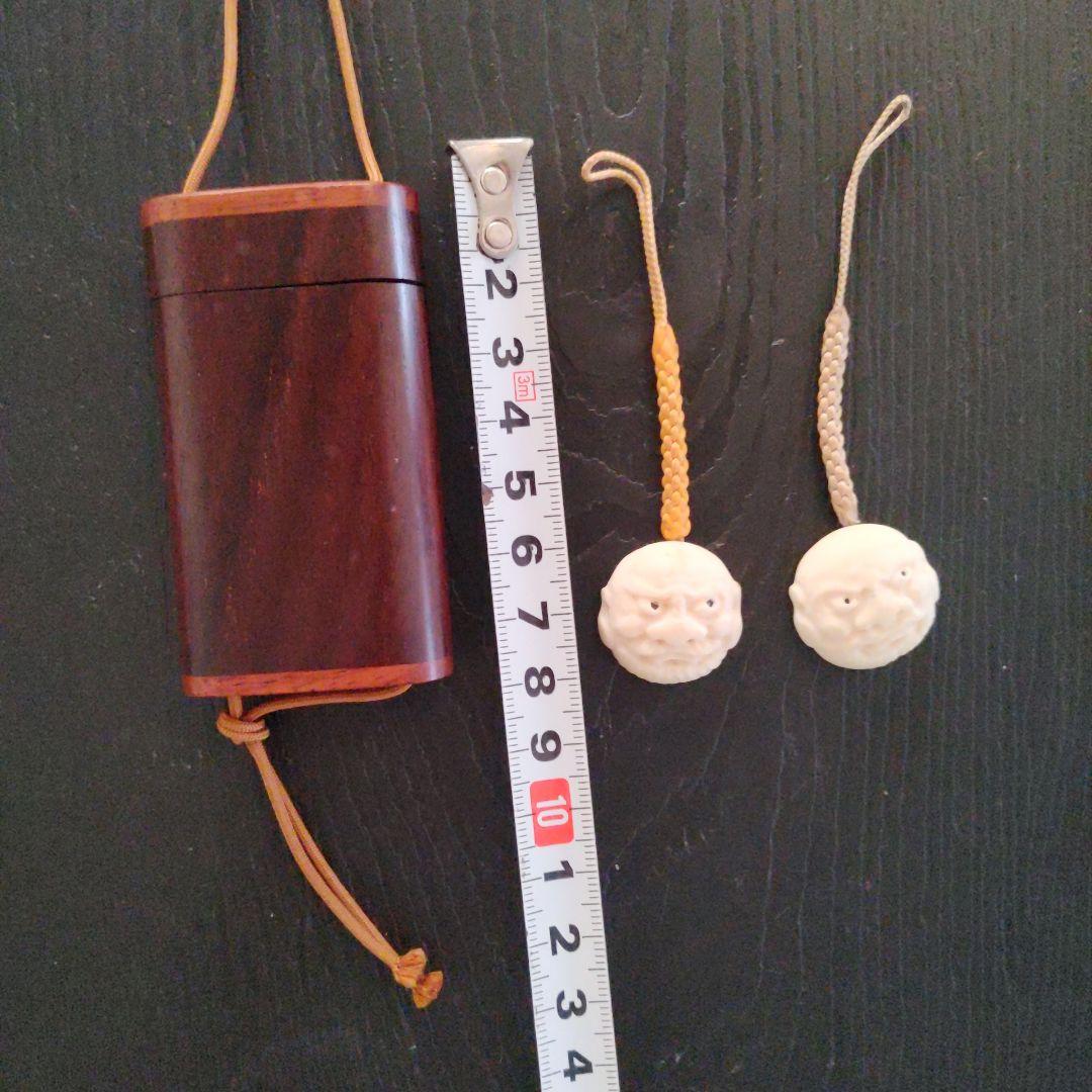 印籠　携帯薬入れ(おそらく紫檀)と　根付け(希少アイボリー)二つ