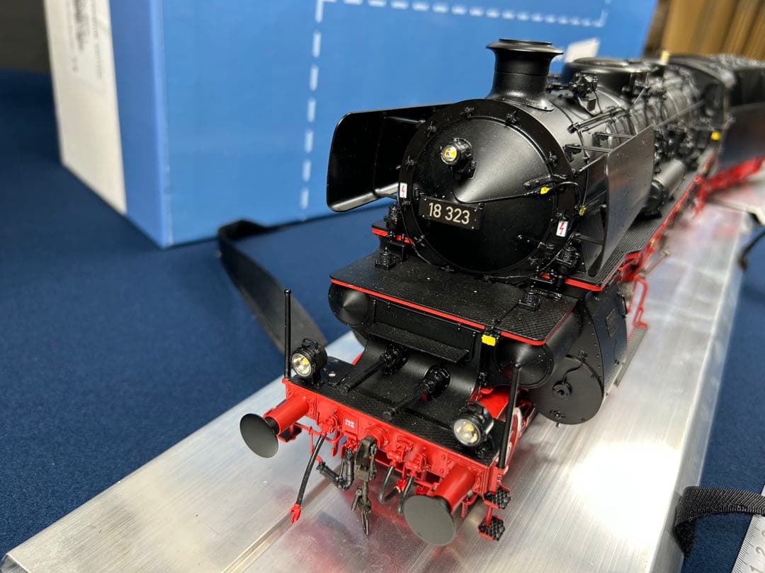 ドイツ 蒸気機関車 KM1 Modellbau BAUREIHE 18.3