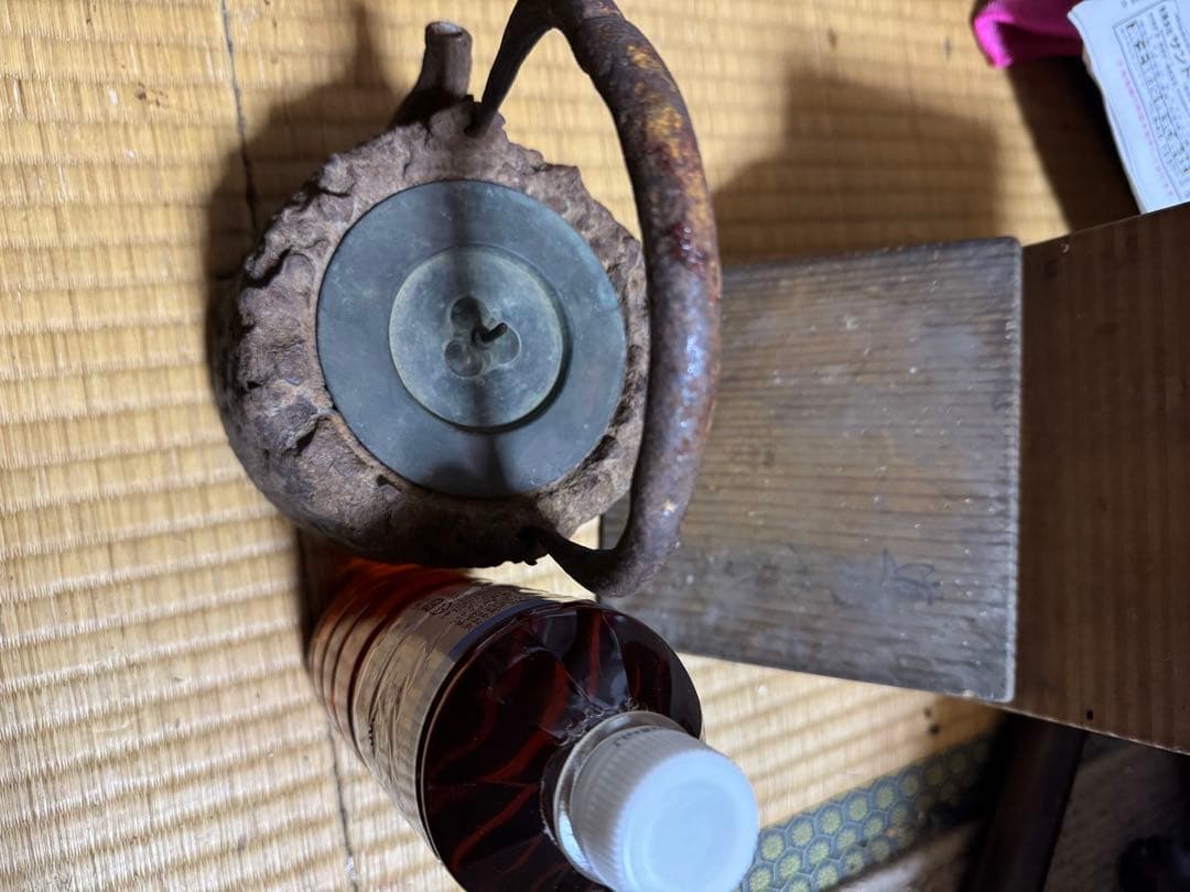 1*0様 鉄瓶 伝統的なデザイン 小さめ