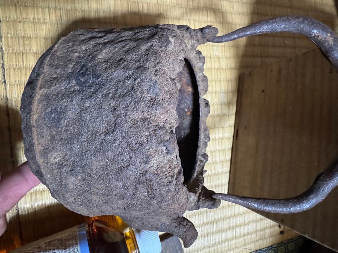 1*0様 鉄瓶 伝統的なデザイン 小さめ