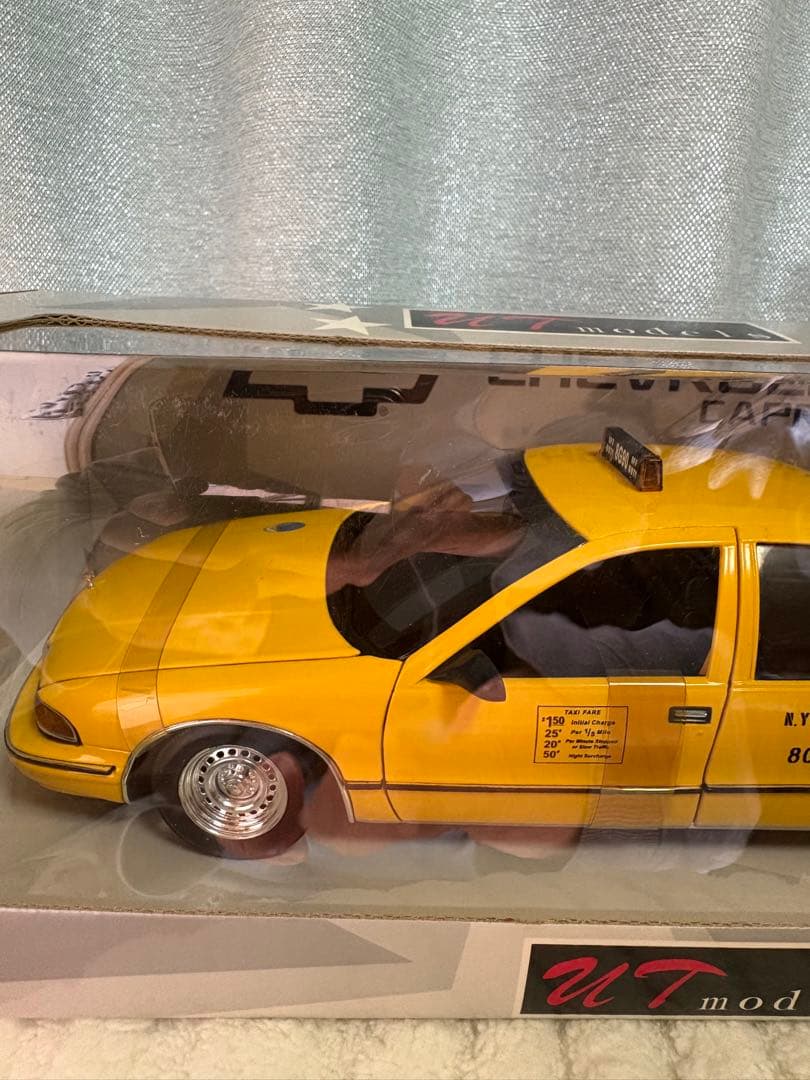 UT models 1/18 シボレー カプリス NYC タクシー 未開封