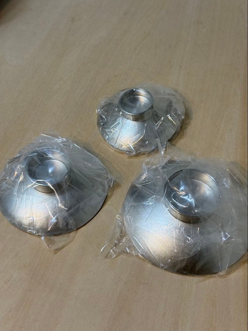 錫製三ツ重盃と黒塗の盃台のセット