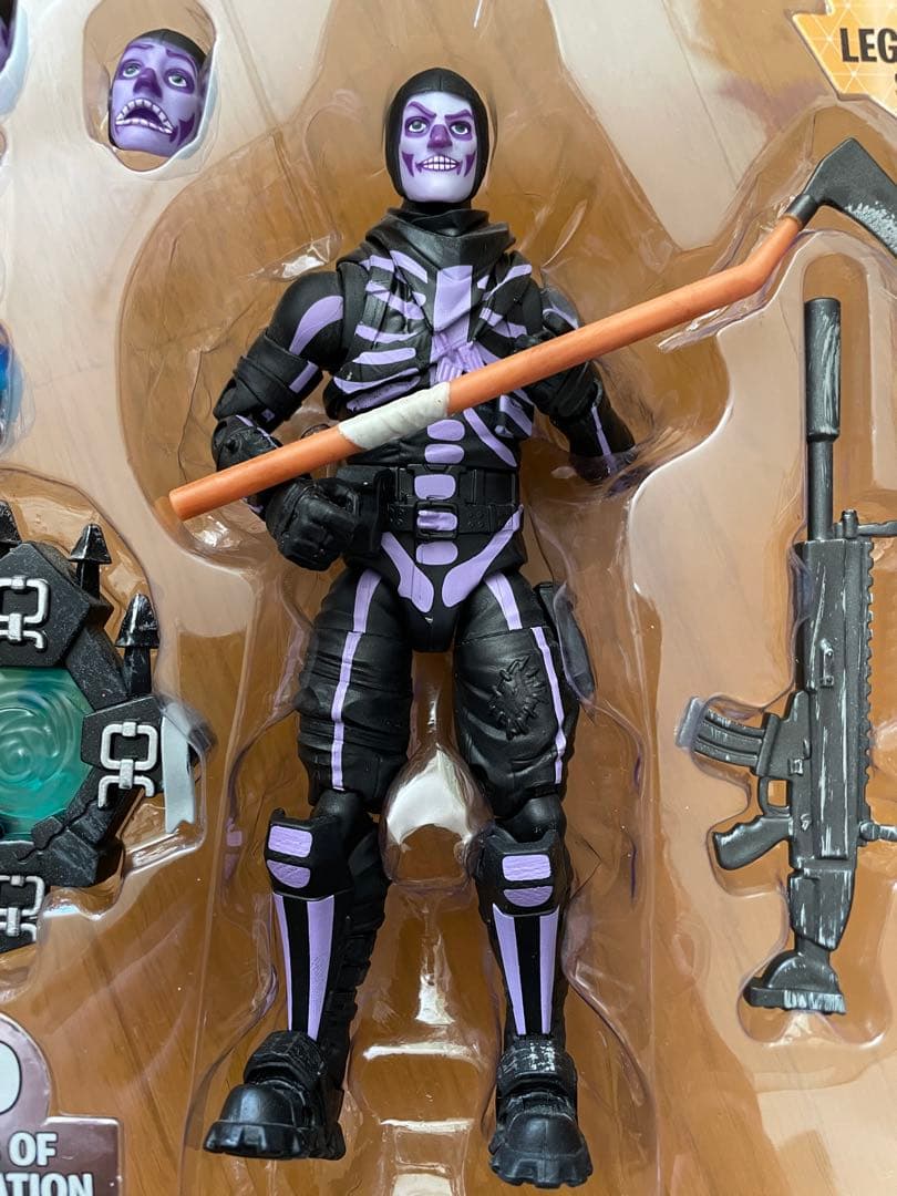 ゲームキャラクター FORTNITE SKULL TROOPER (Purple Glow)