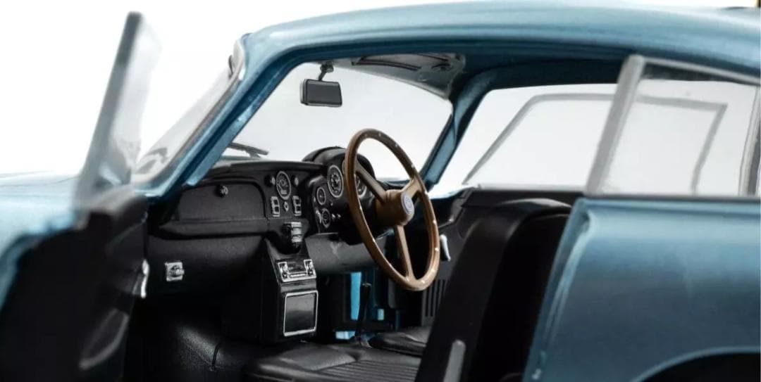 1/18 アストンマーティン DB5 1964 ブルー ソリド製ダイキャスト