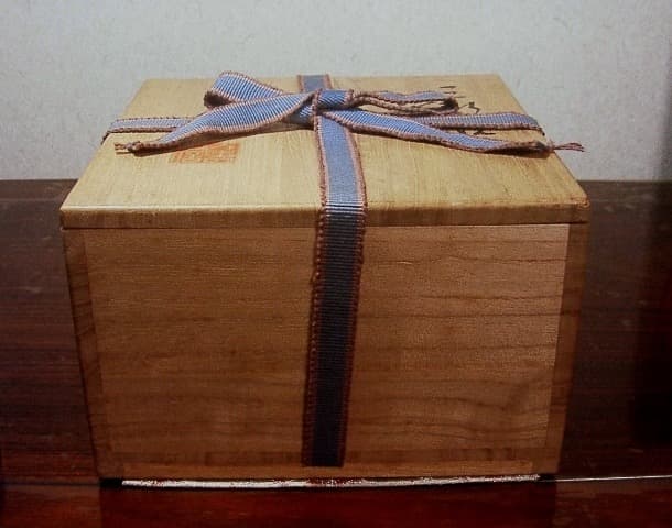 三朝焼　森田無想作　伊羅保　茶碗　共箱　古物。