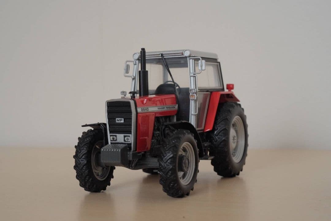 1/32　Massey Ferguson 2640　トラクター　ミニチュア