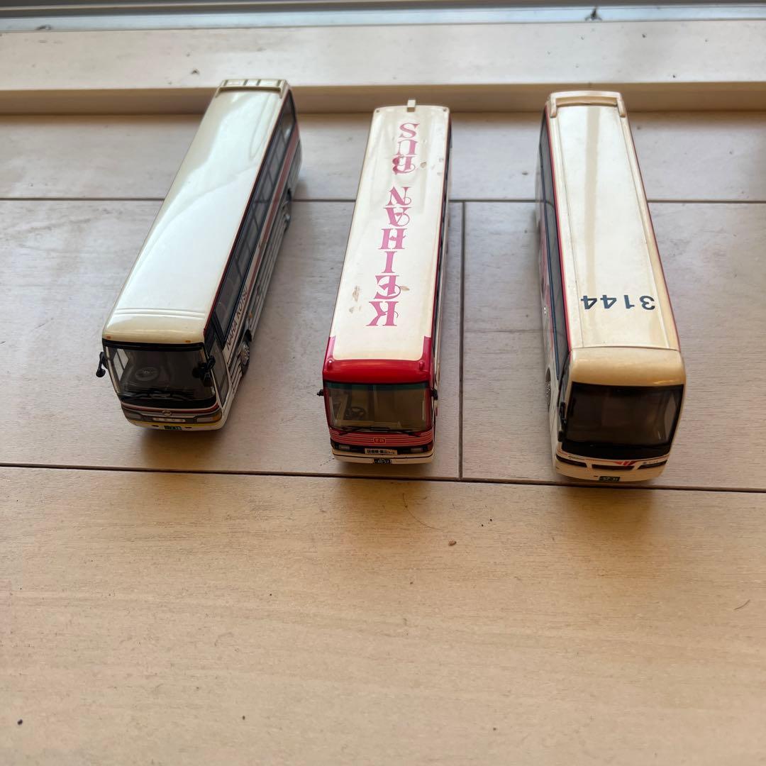 バスの模型です15個