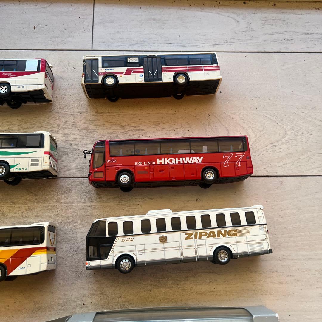 バスの模型です15個