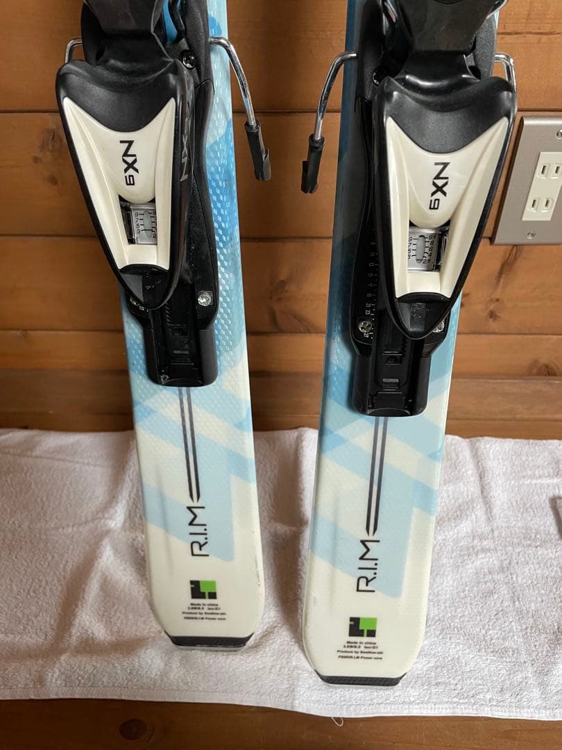 スワロースキー ロタシオン 147cm スキー板　ビンディング