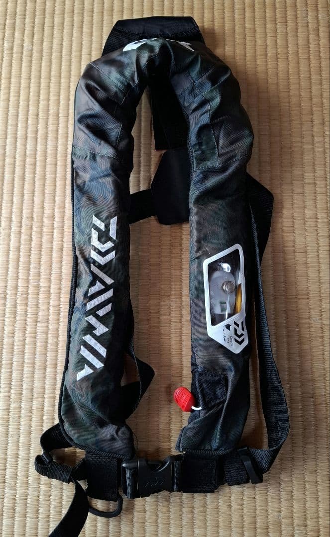 DAIWA ダイワ DF-2007 自動膨張式ライフジャケット 迷彩柄 桜マーク