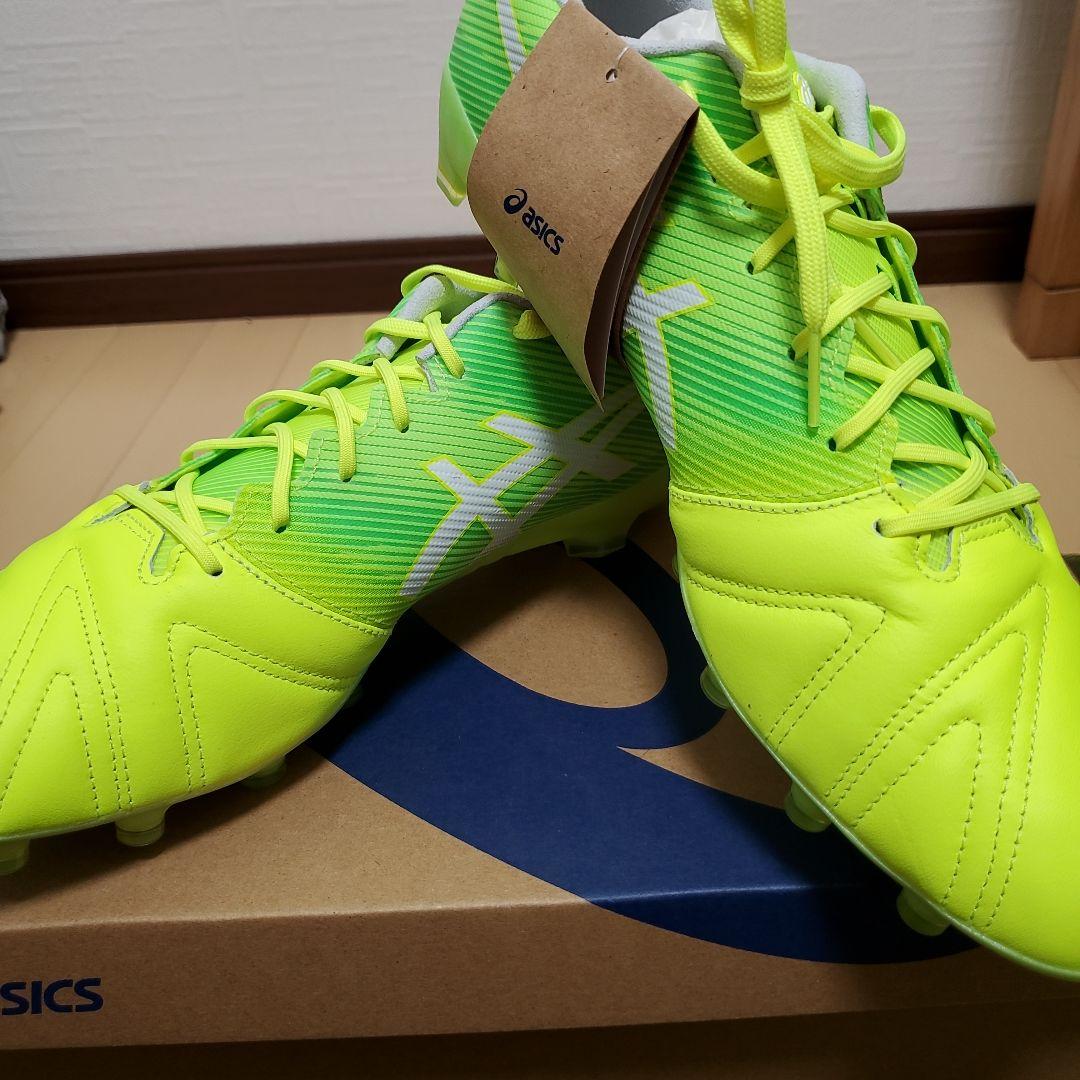 サッカースパイク ULTREZZA 3