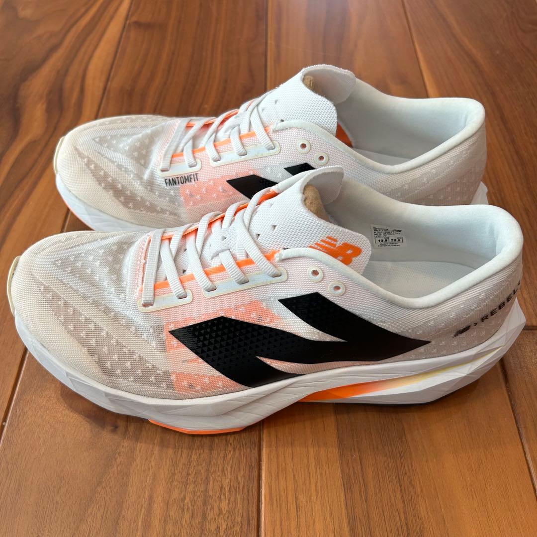 【美品】ニューバランス FuelCell Rebel v4 28.5cm