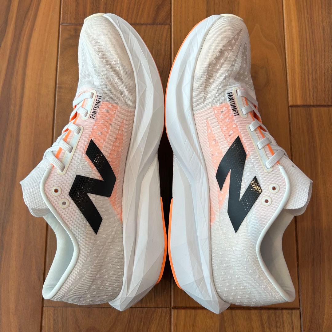 【美品】ニューバランス FuelCell Rebel v4 28.5cm