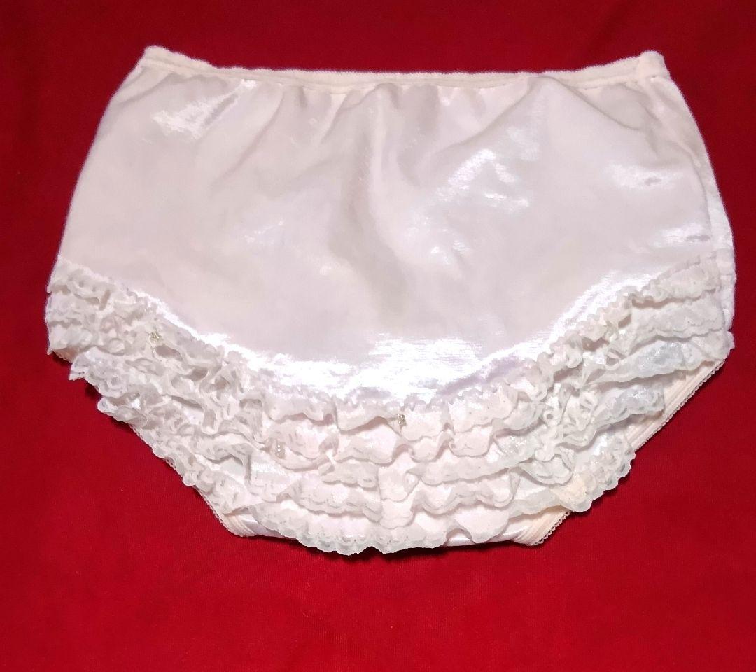 Courreges 　フリル付きピンクのアンダースコート