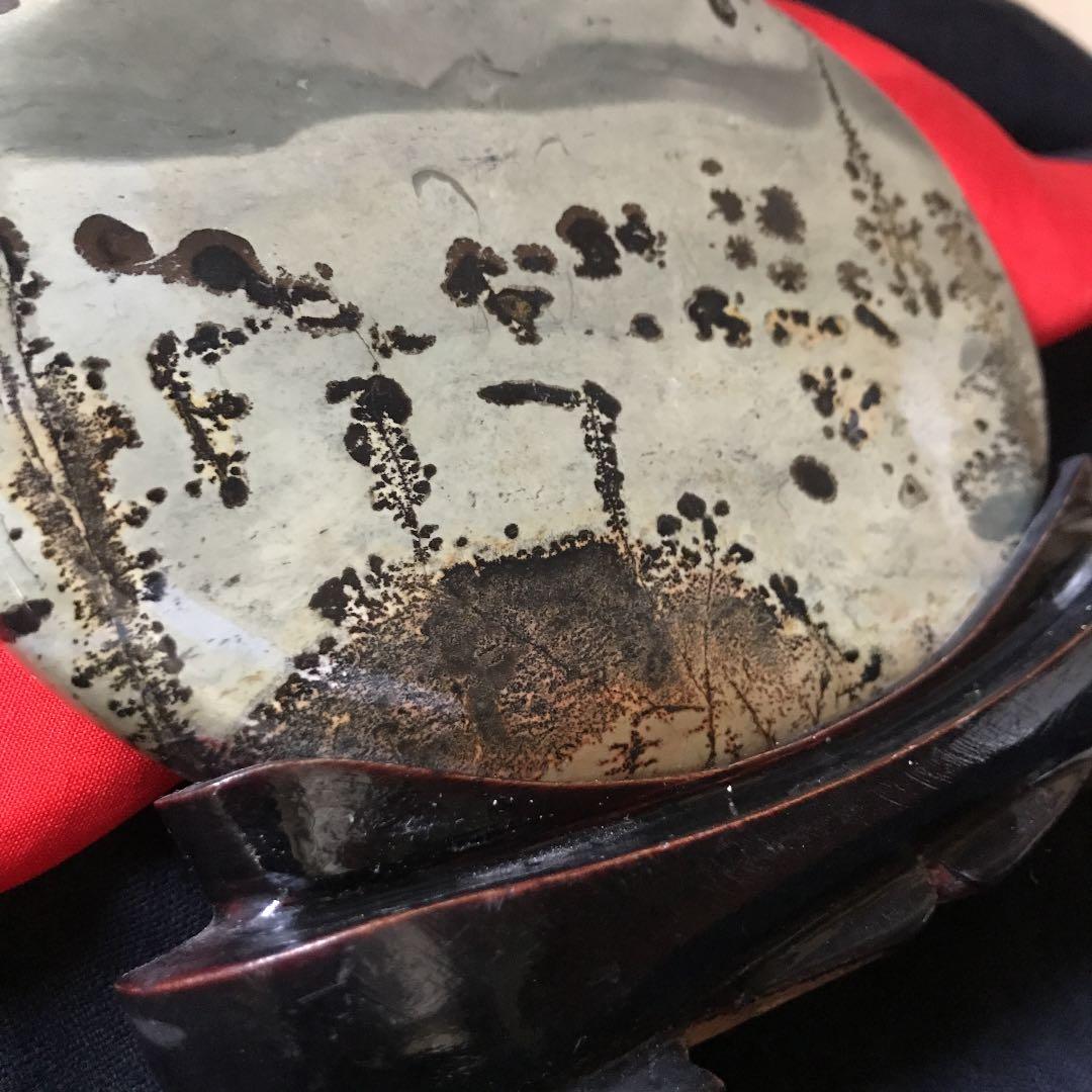 自然界の作用で不思議な心象風景が描かれた鑑賞石　台座付き