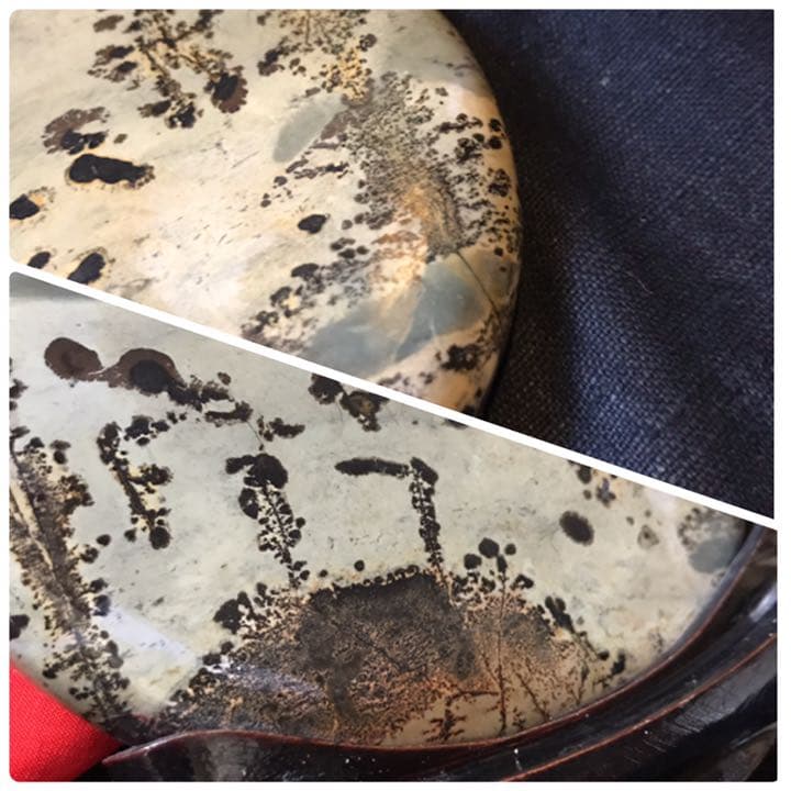 自然界の作用で不思議な心象風景が描かれた鑑賞石　台座付き